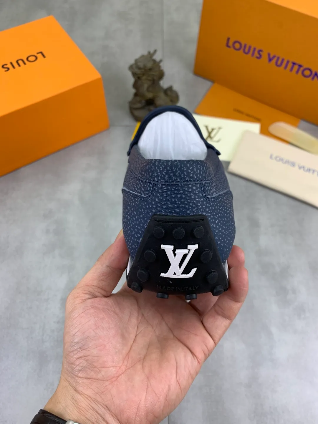 Men's Men's Shoes 💰P640 New Style 💶[LOUIS VUITTON] Water-dyed Niuli Original Order New Style 🍀LV Louis Vuitton *——Top version of LV classic leather shoes! Made of imported original calfskin, original leather side strips and wear-resistant high-end rubber outsole! High quality products! Color: black optional Size: 39-45